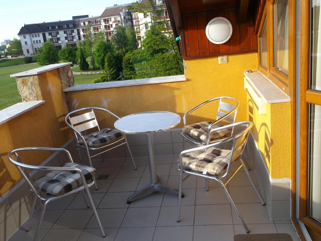 Birdland Panorama Apartman Buk Room photo